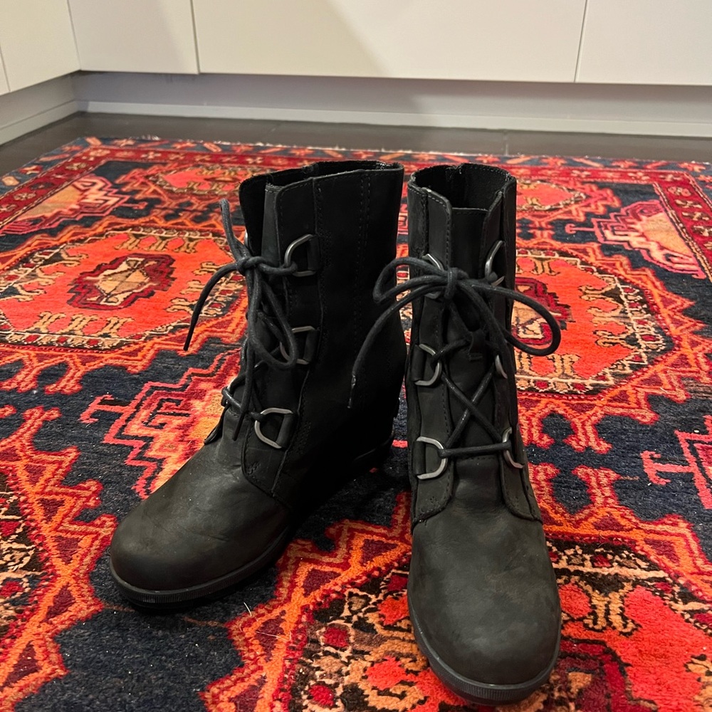 Sorel Joan of arc ll black boots. Worn a few times in excellent used condition